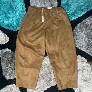 NWT Max Studio Brown Faux Suede Barrel Leg Pants, High-Waisted, Size XL